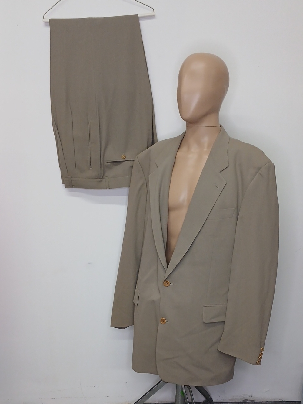 Vintage Hugo Boss Saks Men's Taupe Suit Jacket & Trousers 100% Virgin Wool 46L